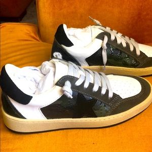 Vintage Havana sneakers size 6